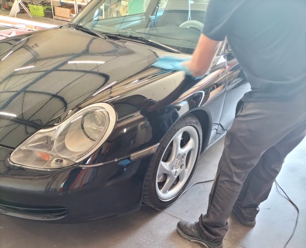 Préparation esthétique d’une Porsche 911 CARRERA de 1999